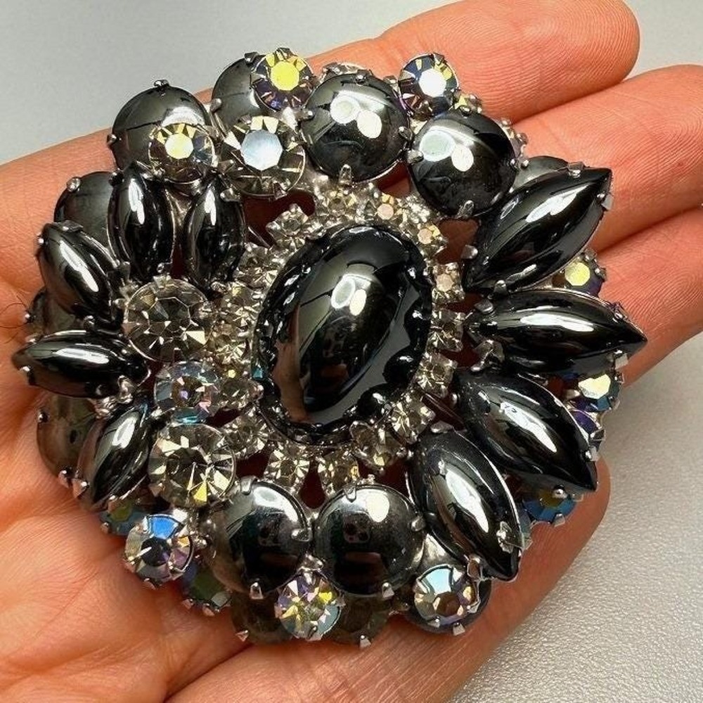 D&E Juliana VTG Hematite Glass and Aurora Borealis Rhinestone Brooch 1960s MCM